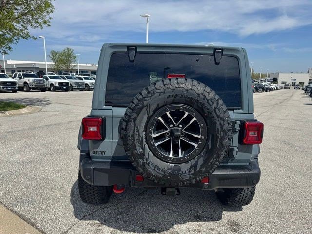 Used 2025 Jeep Wrangler Unlimited Rubicon AWD/4WD image 4