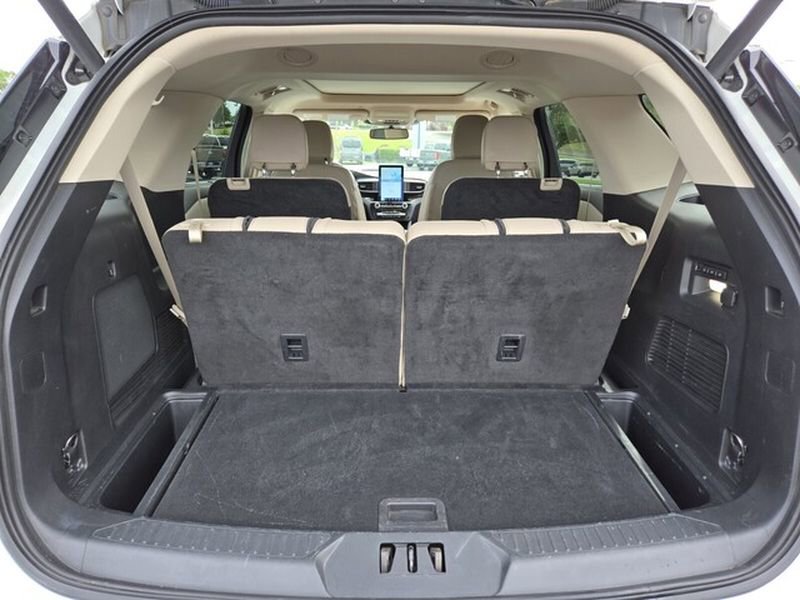 Certified 2023 Ford Explorer Limited w/ Limited Technology Package RWD image 17