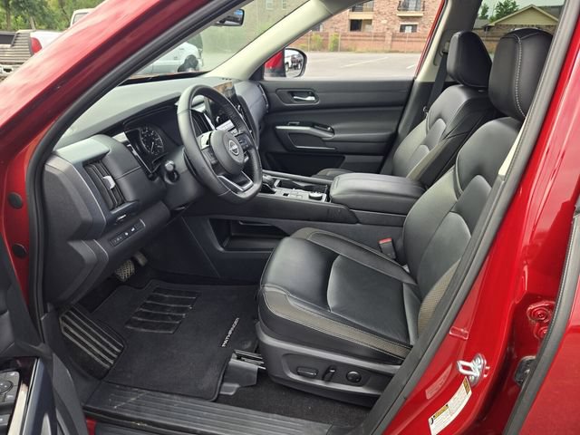 Used 2024 Nissan Pathfinder SL AWD/4WD image 10