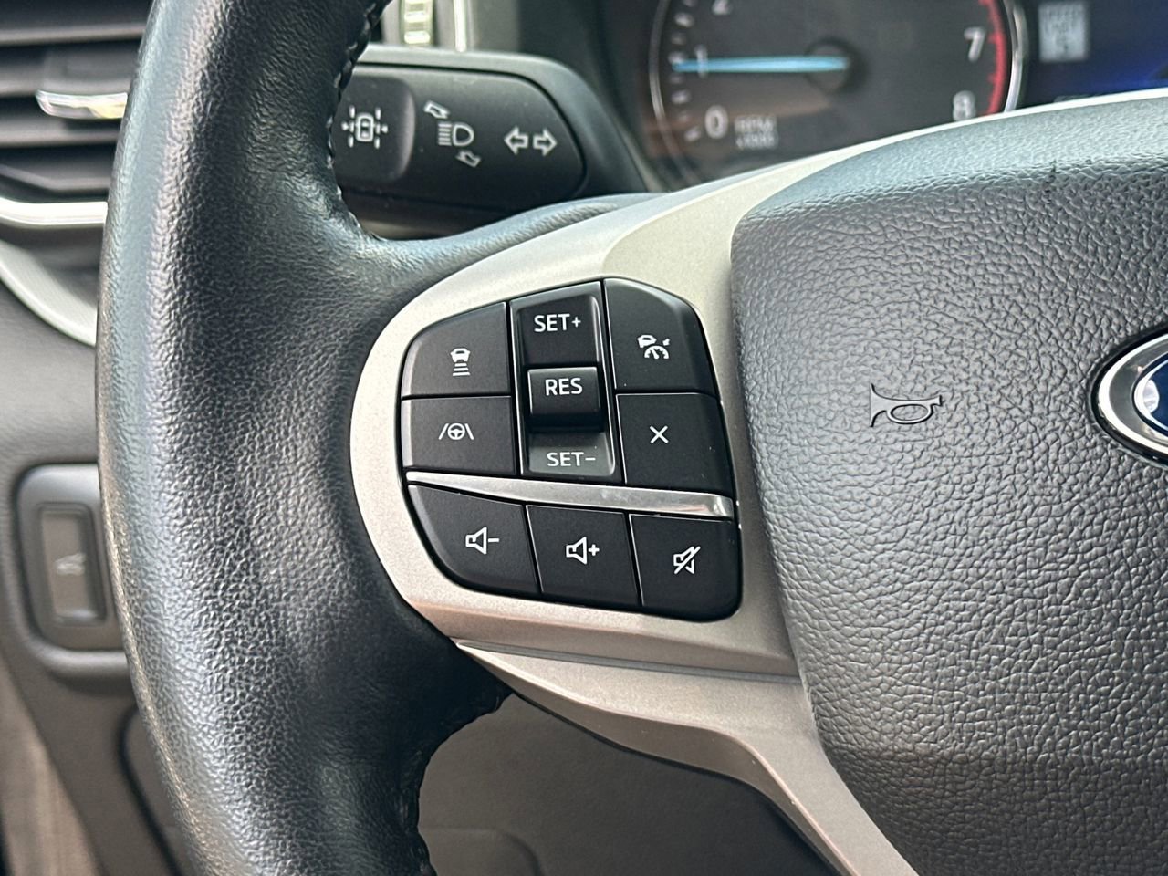 Certified 2022 Ford Explorer XLT w/ Equipment Group 202A image 27