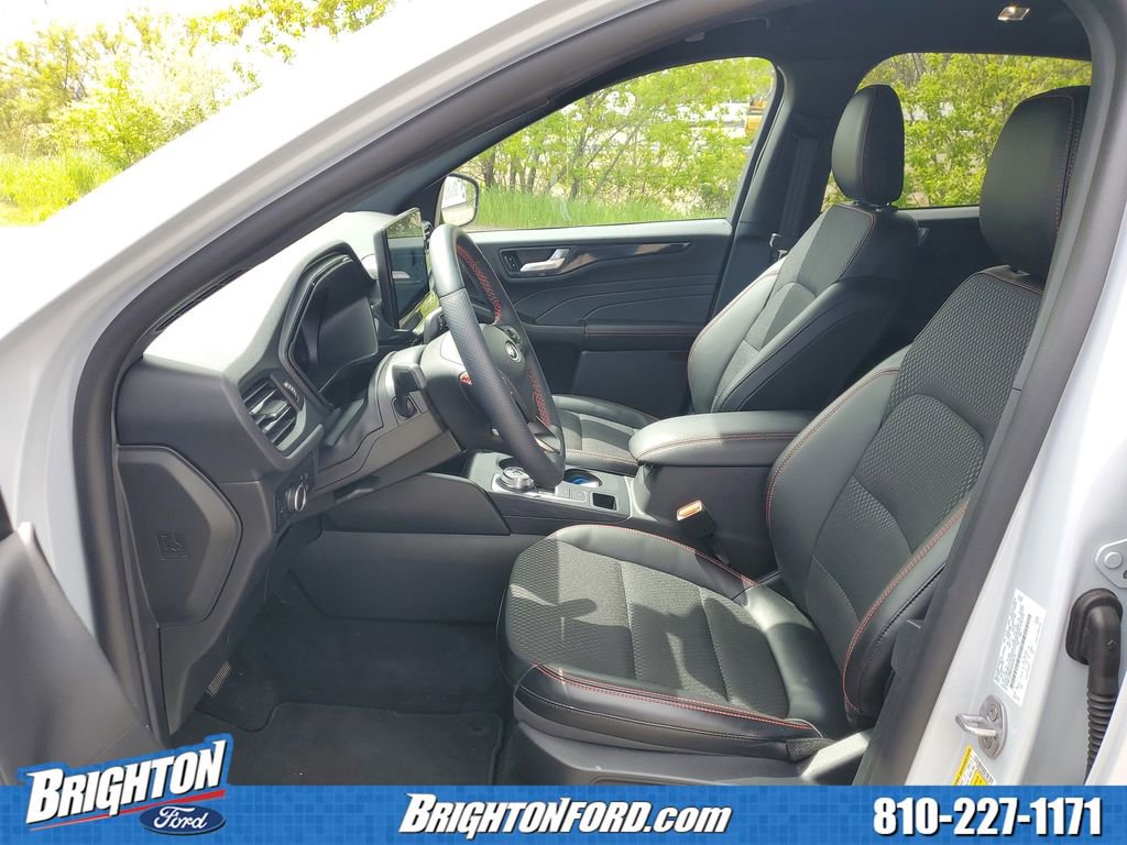 Certified 2025 Ford Escape ST-Line w/ Tech Pack #1 AWD/4WD image 9