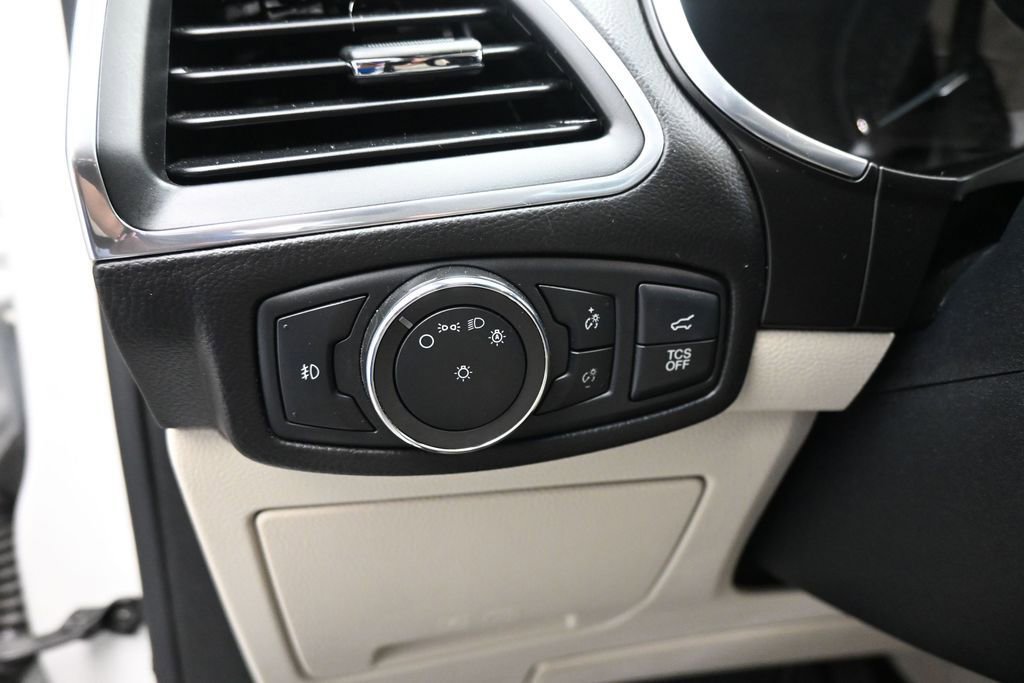 Certified 2020 Ford Edge Titanium FWD image 12