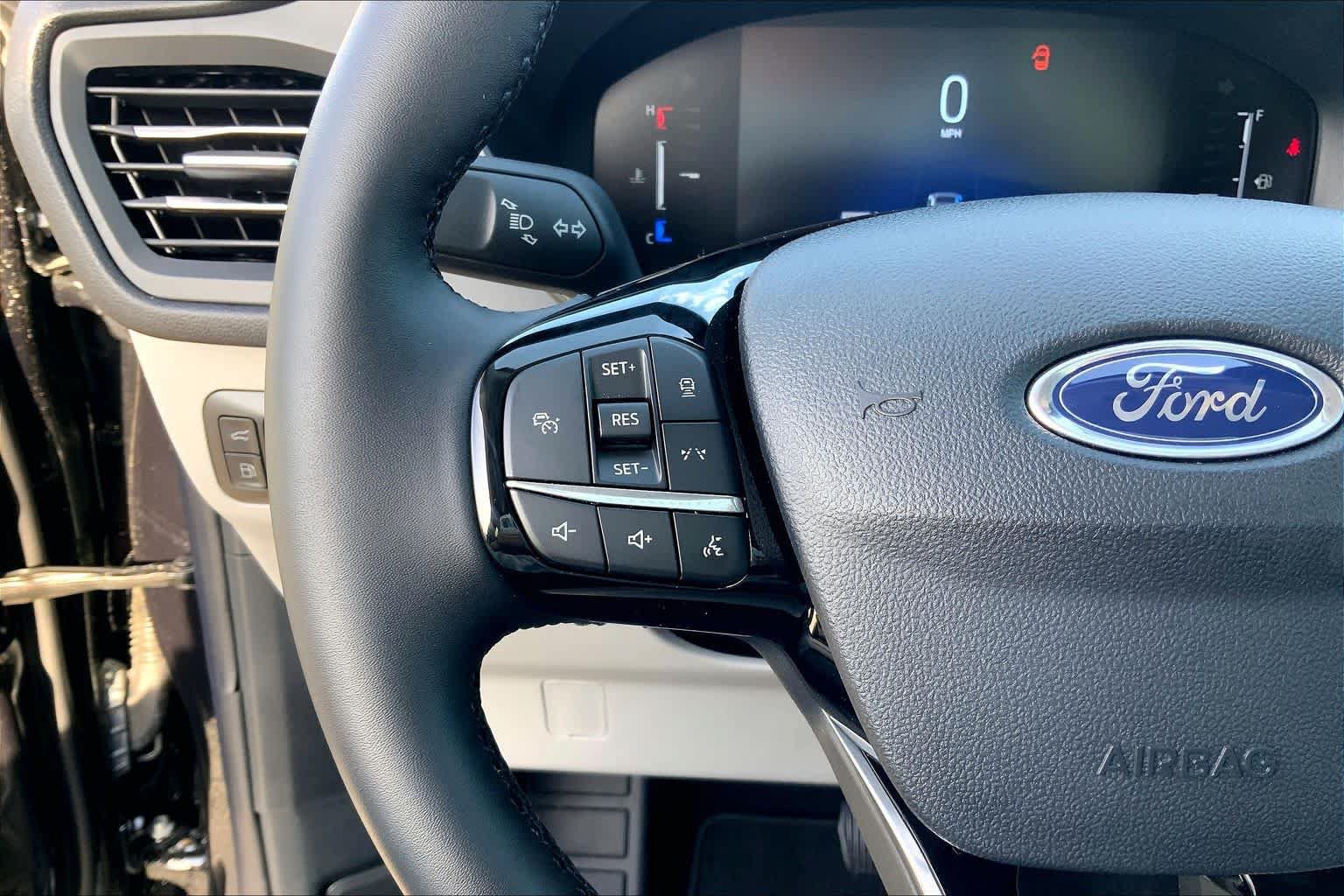Certified 2025 Ford Escape SE FWD image 47