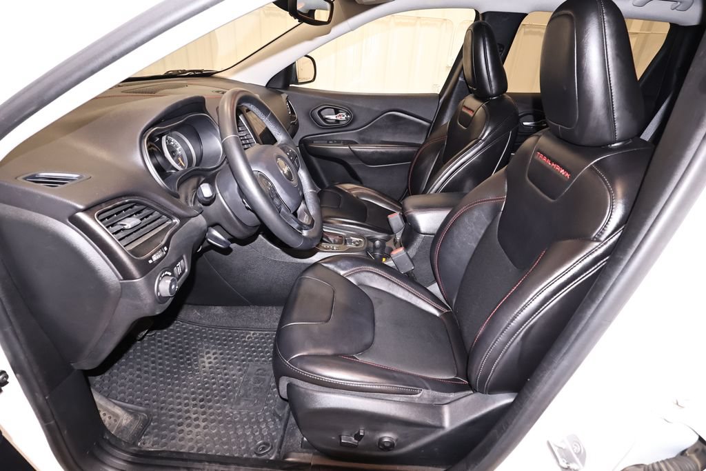 Used 2019 Jeep Cherokee Trailhawk w/ Cold Weather Group AWD/4WD image 13