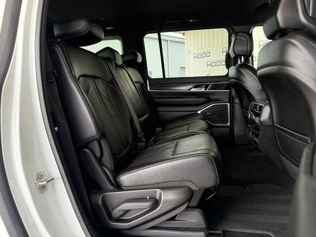 Used 2024 Jeep Wagoneer L Series II RWD image 9