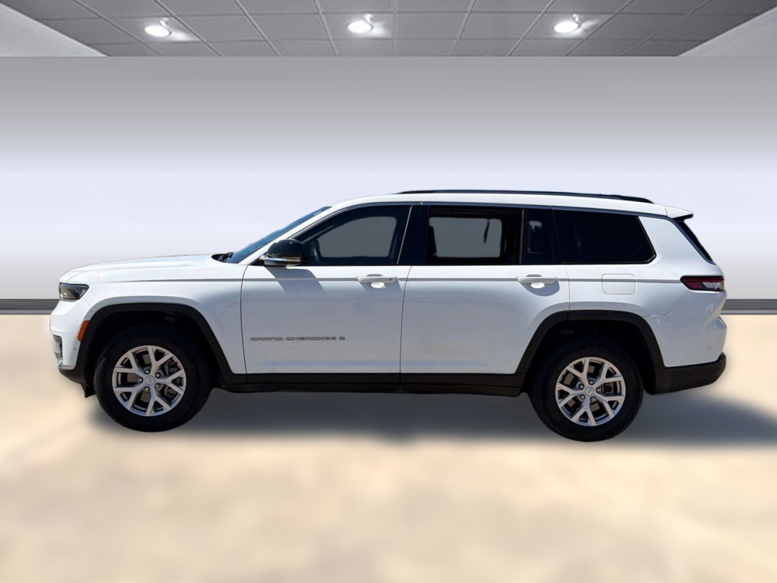 Used 2022 Jeep Grand Cherokee L Limited w/ Luxury Tech Group II RWD image 2