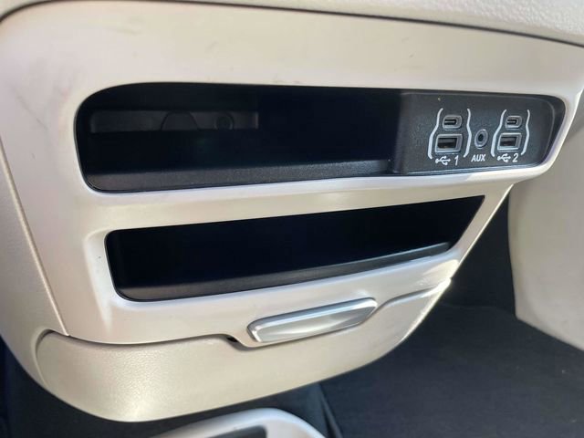 Used 2024 Chrysler Pacifica Touring-L image 27