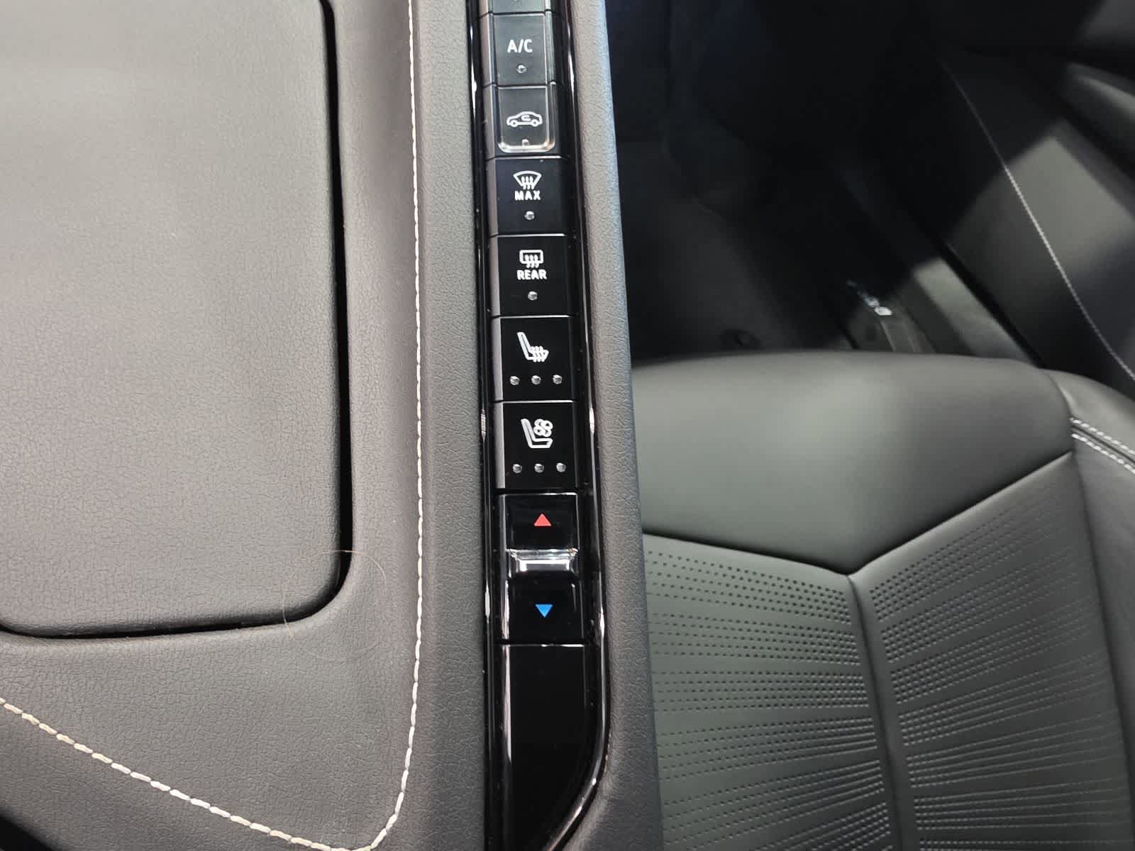 Used 2020 Chevrolet Corvette Stingray Preferred Cpe w/ 2LT Preferred Equipment Group RWD image 31