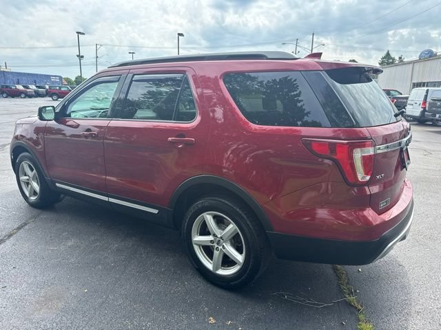 Certified 2017 Ford Explorer XLT FWD image 3
