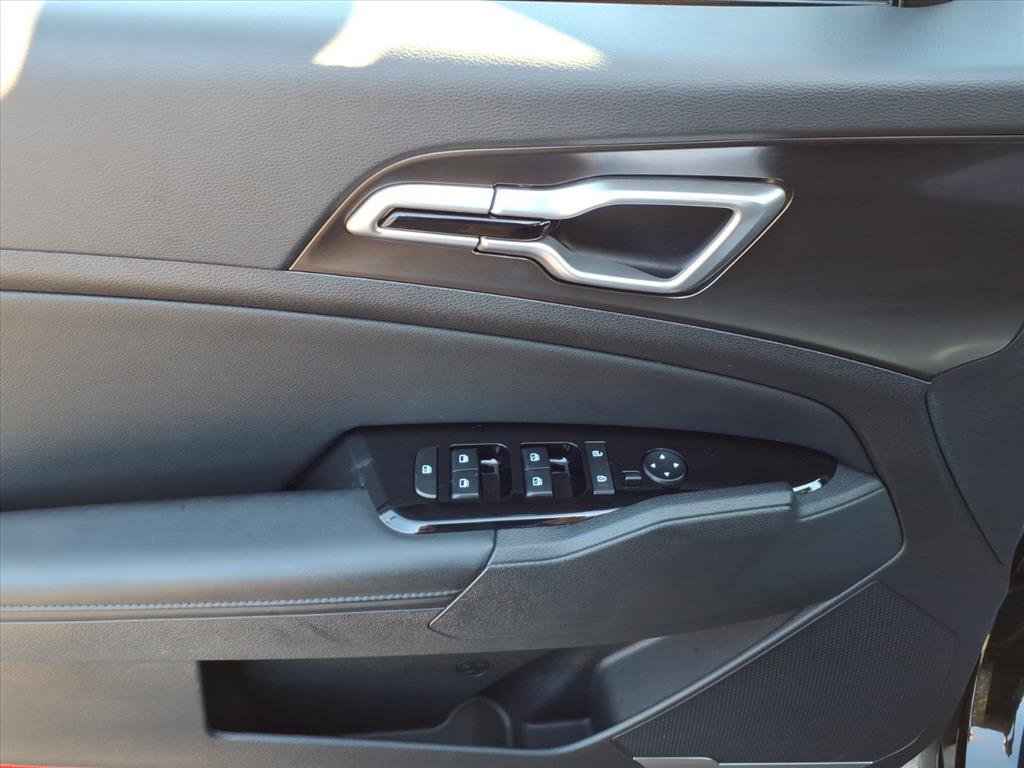 Used 2025 Kia Sportage EX image 10