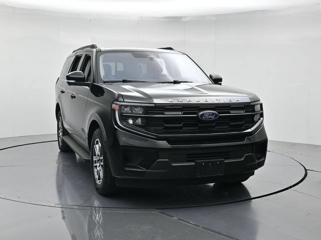 Certified 2025 Ford Expedition Active AWD/4WD image 4