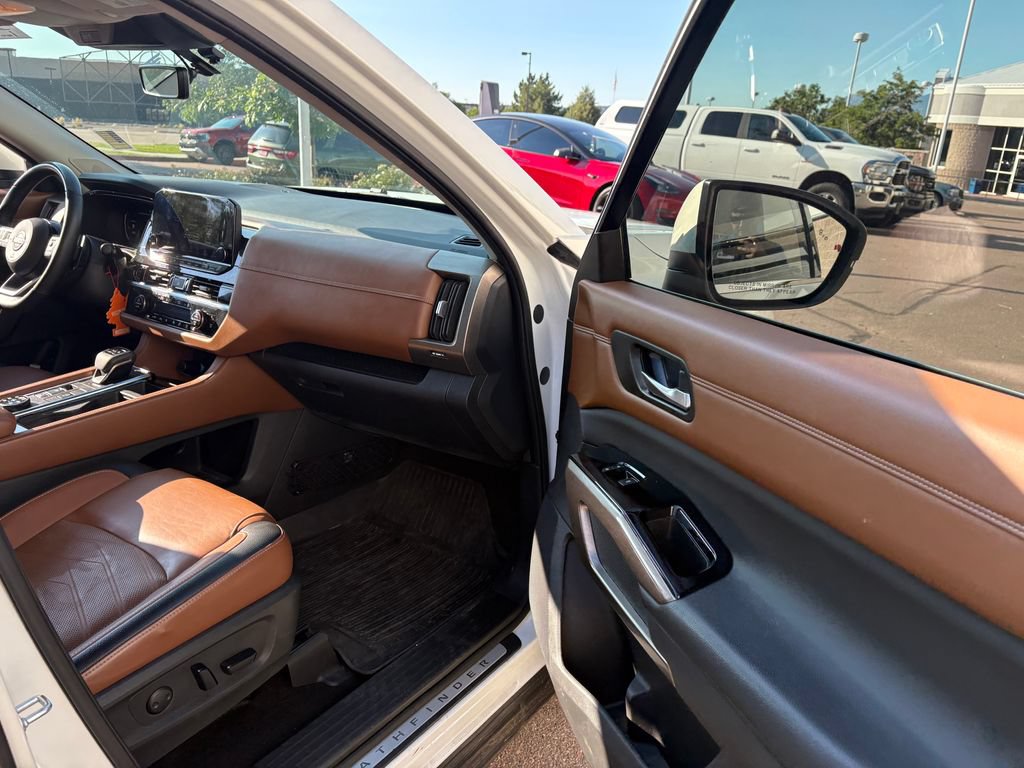 Used 2023 Nissan Pathfinder Platinum AWD/4WD image 31