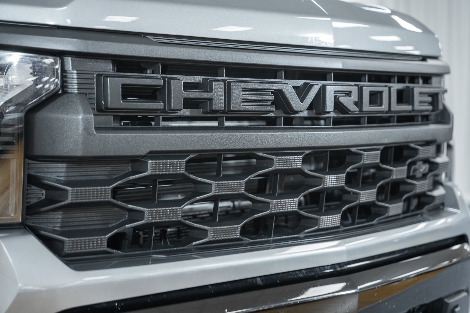 Used 2025 Chevrolet Silverado 1500 Custom Trail Boss w/ Dark Appearance Package AWD/4WD image 13