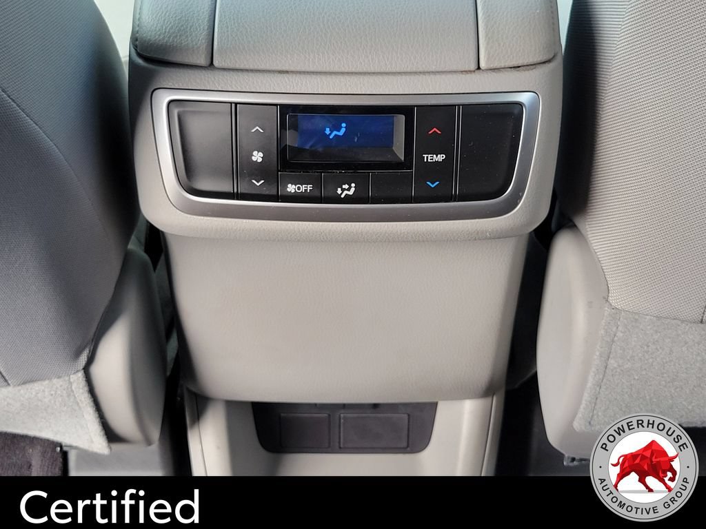 Used 2019 Toyota Highlander LE FWD image 18