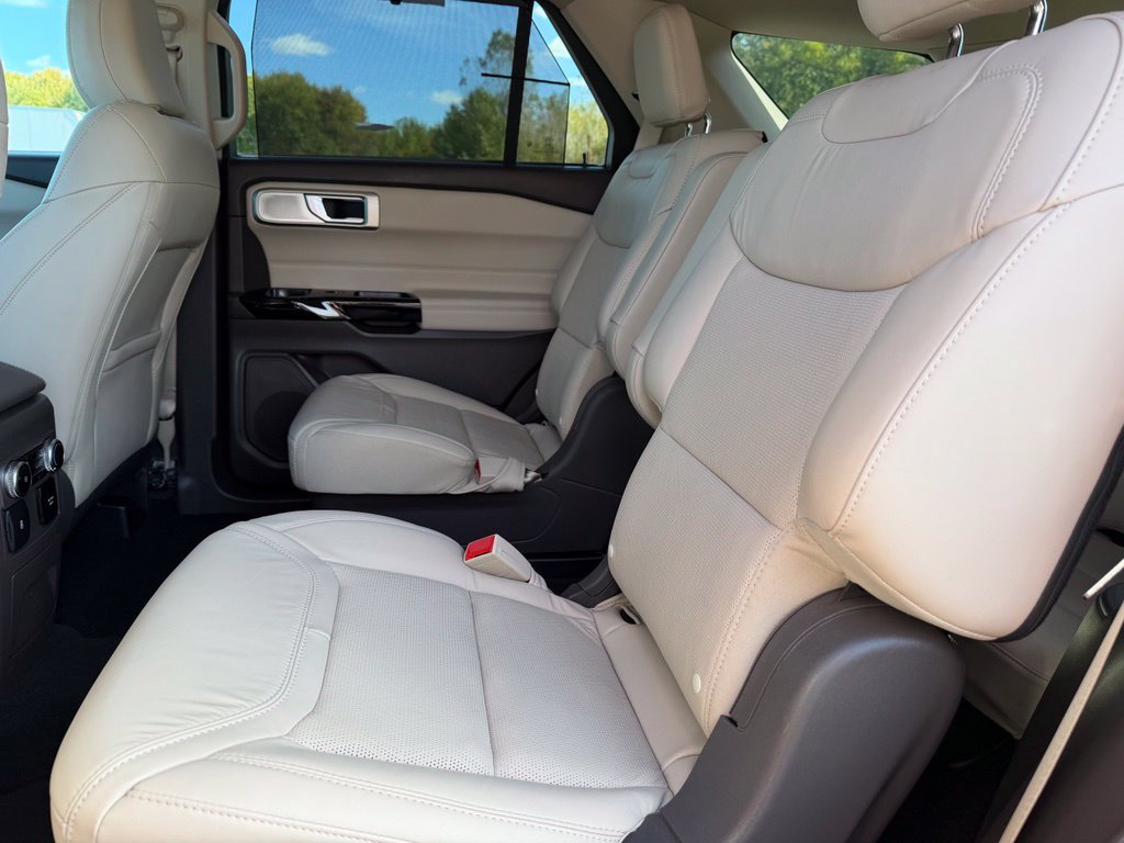 Certified 2023 Ford Explorer Platinum w/ Technology Package AWD/4WD image 24