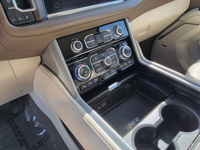 Used 2023 GMC Yukon XL Denali w/ Advanced Technology Package AWD/4WD image 24
