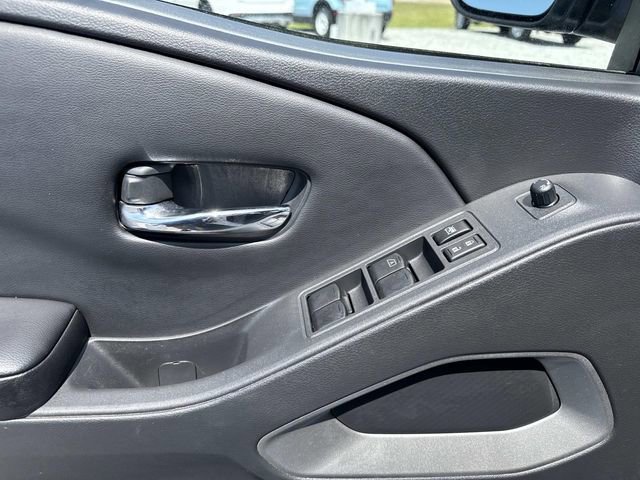 Used 2025 Nissan Frontier SV image 19