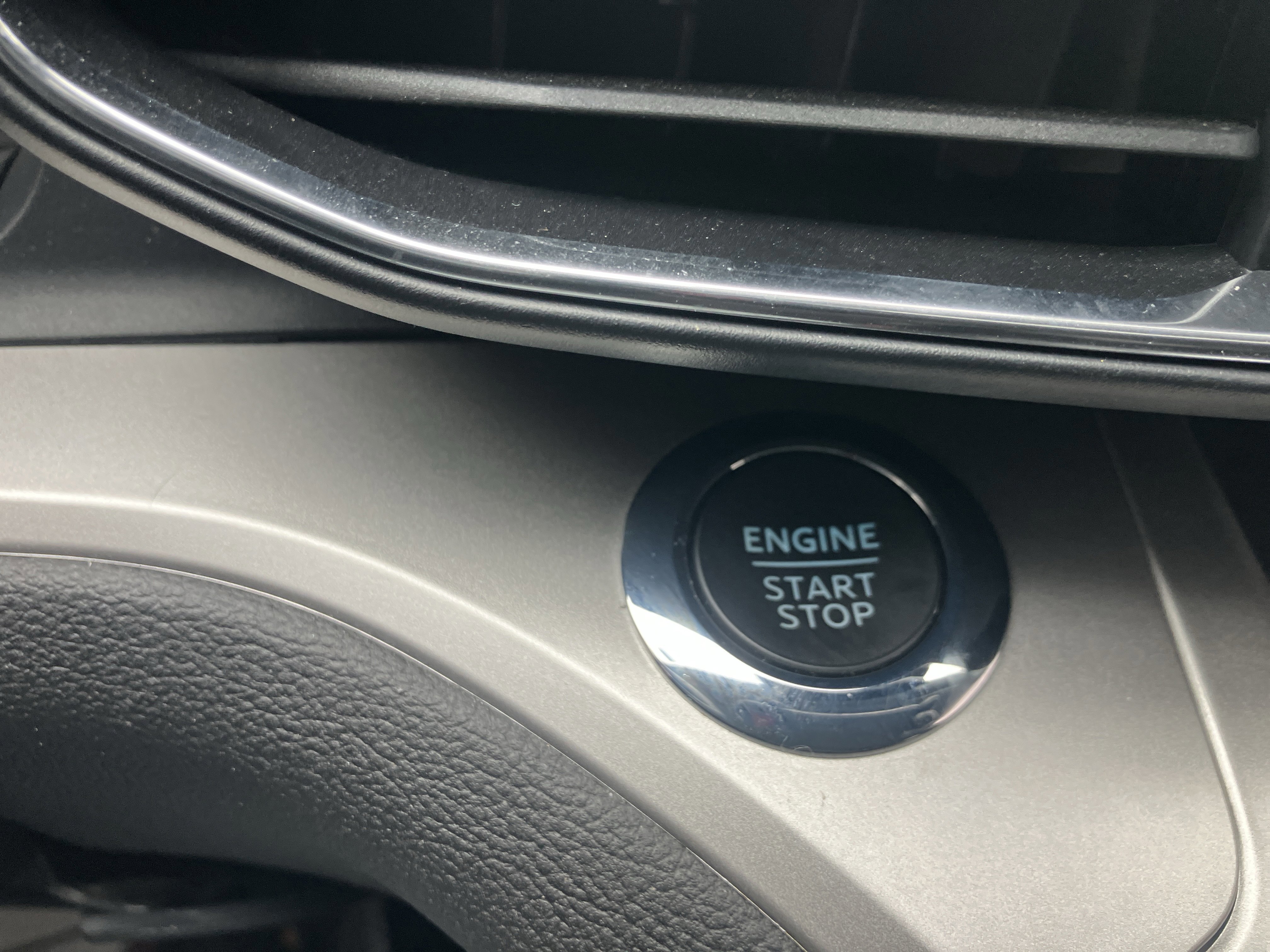 Certified 2022 Ford Explorer XLT w/ Equipment Group 202A image 27