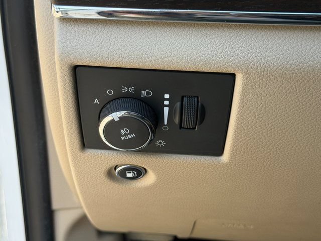 Used 2017 Jeep Grand Cherokee Limited AWD/4WD image 26