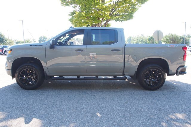 Used 2024 Chevrolet Silverado 1500 Custom w/ Turbomax Blackout Package AWD/4WD image 4