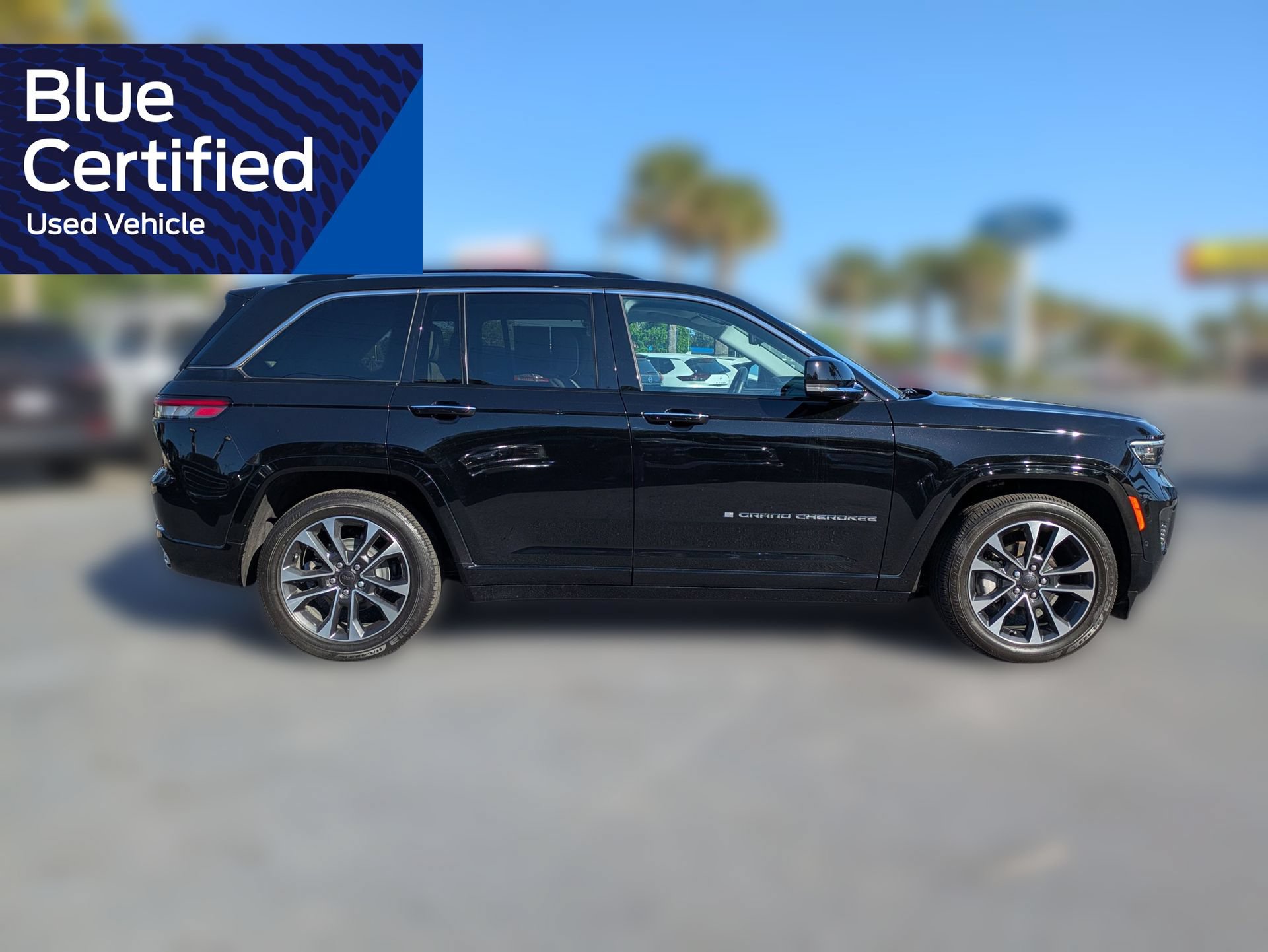 Used 2022 Jeep Grand Cherokee Overland w/ Luxury Tech Group IV AWD/4WD image 3