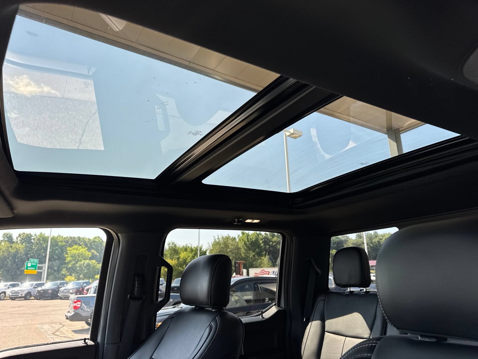 Certified 2019 Ford F150 Lariat w/ Equipment Group 502A Luxury AWD/4WD image 24