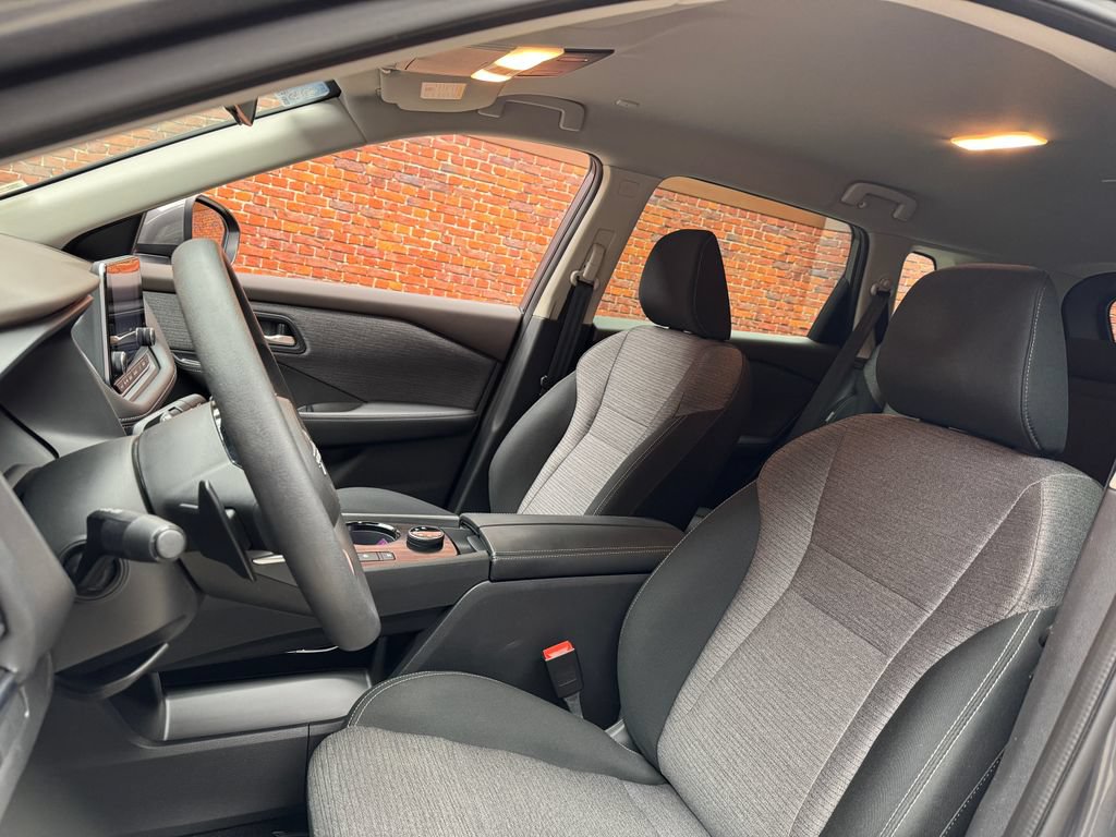 Used 2023 Nissan Rogue SV AWD/4WD image 23