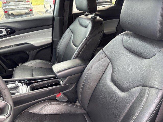 Used 2025 Jeep Compass Limited AWD/4WD image 9