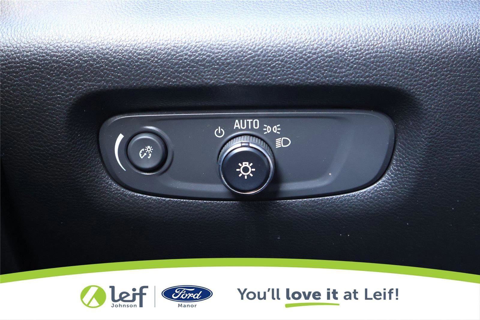 Used 2023 Chevrolet Traverse LT image 16