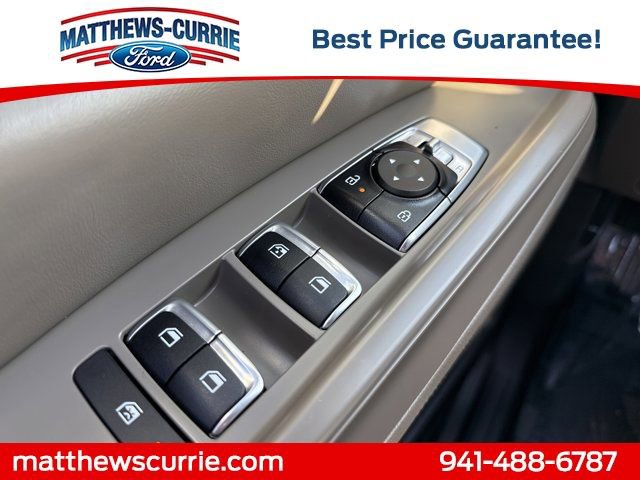 Used 2025 Kia Carnival FWD image 24