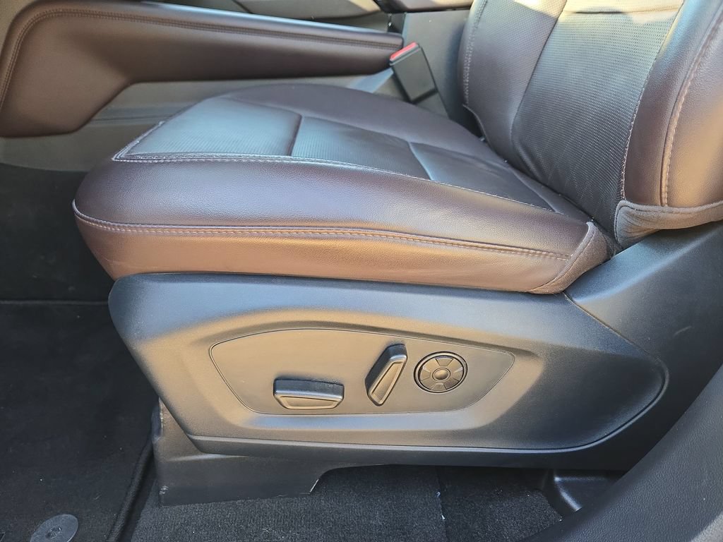 Certified 2025 Ford Explorer Platinum RWD image 17
