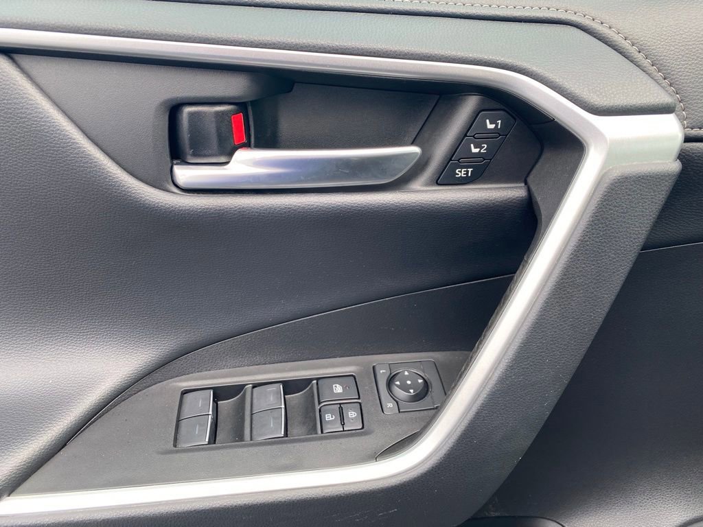 Used 2023 Toyota RAV4 Limited image 11