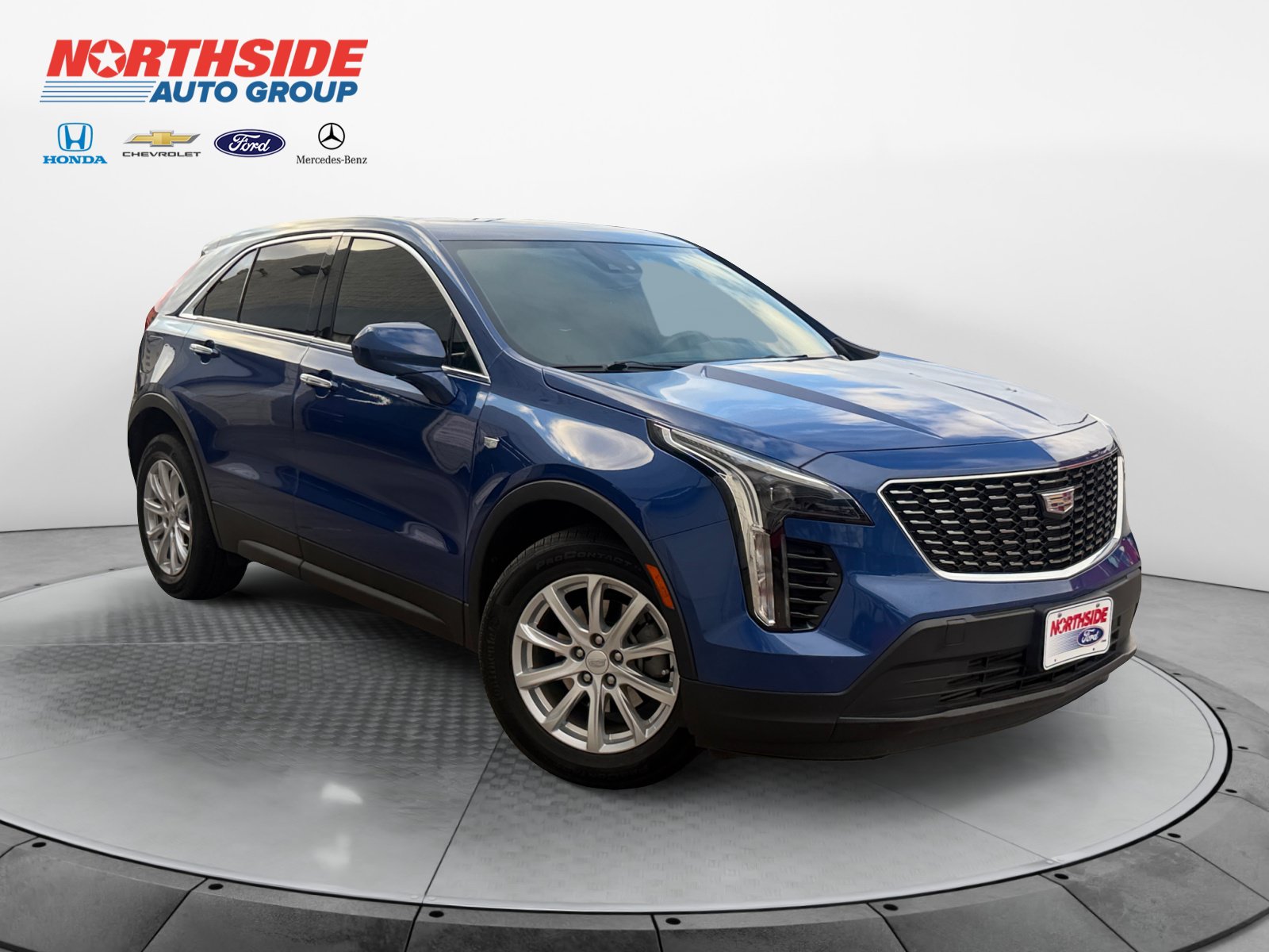 Used 2023 Cadillac XT4 Luxury w/ Cold Weather Package FWD image 1