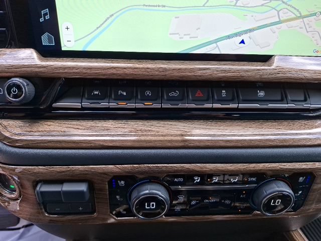 Used 2025 Chevrolet Silverado 1500 High Country w/ Technology Package AWD/4WD image 28