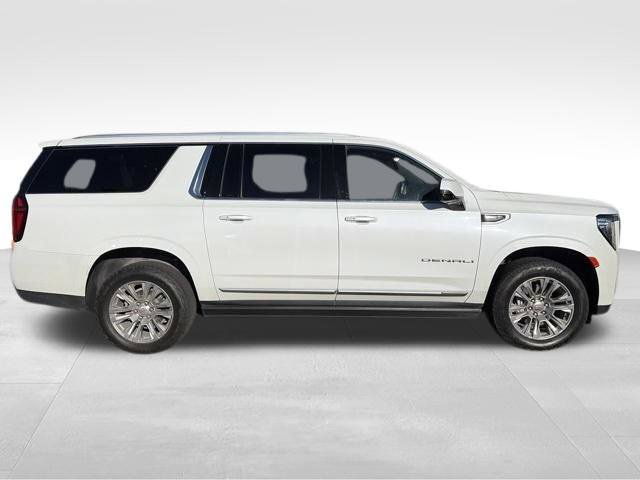 Used 2023 GMC Yukon XL Denali AWD/4WD image 11