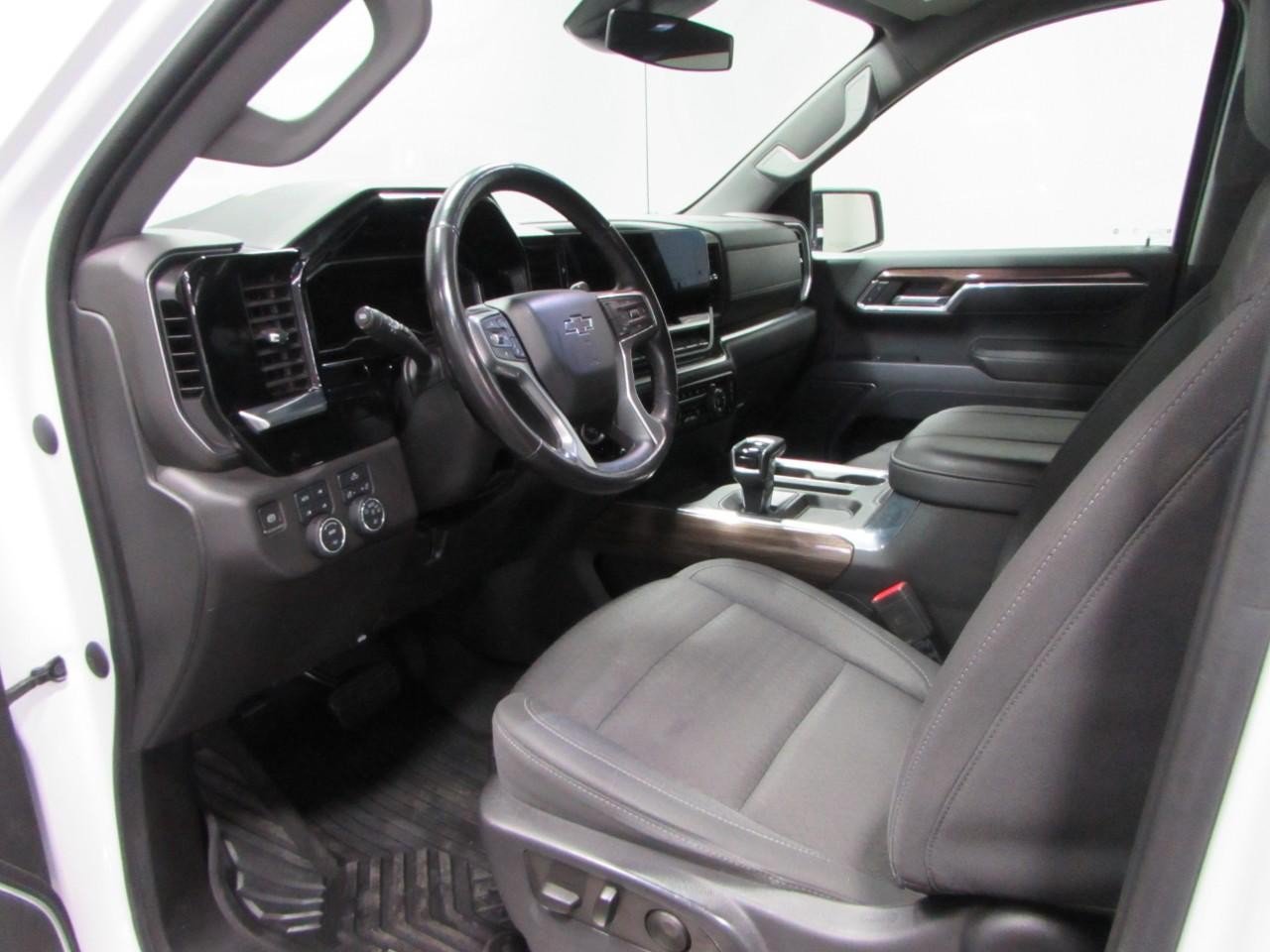 Used 2023 Chevrolet Silverado 1500 RST AWD/4WD image 13