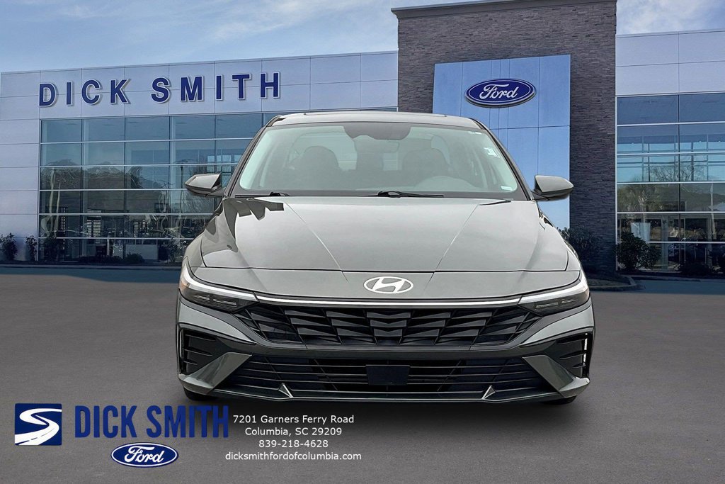 Used 2025 Hyundai Elantra SEL FWD image 2
