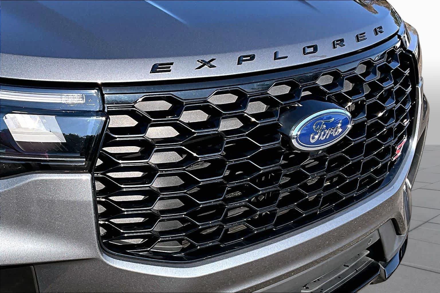 Certified 2025 Ford Explorer ST w/ Sun And Sound Package AWD/4WD image 30