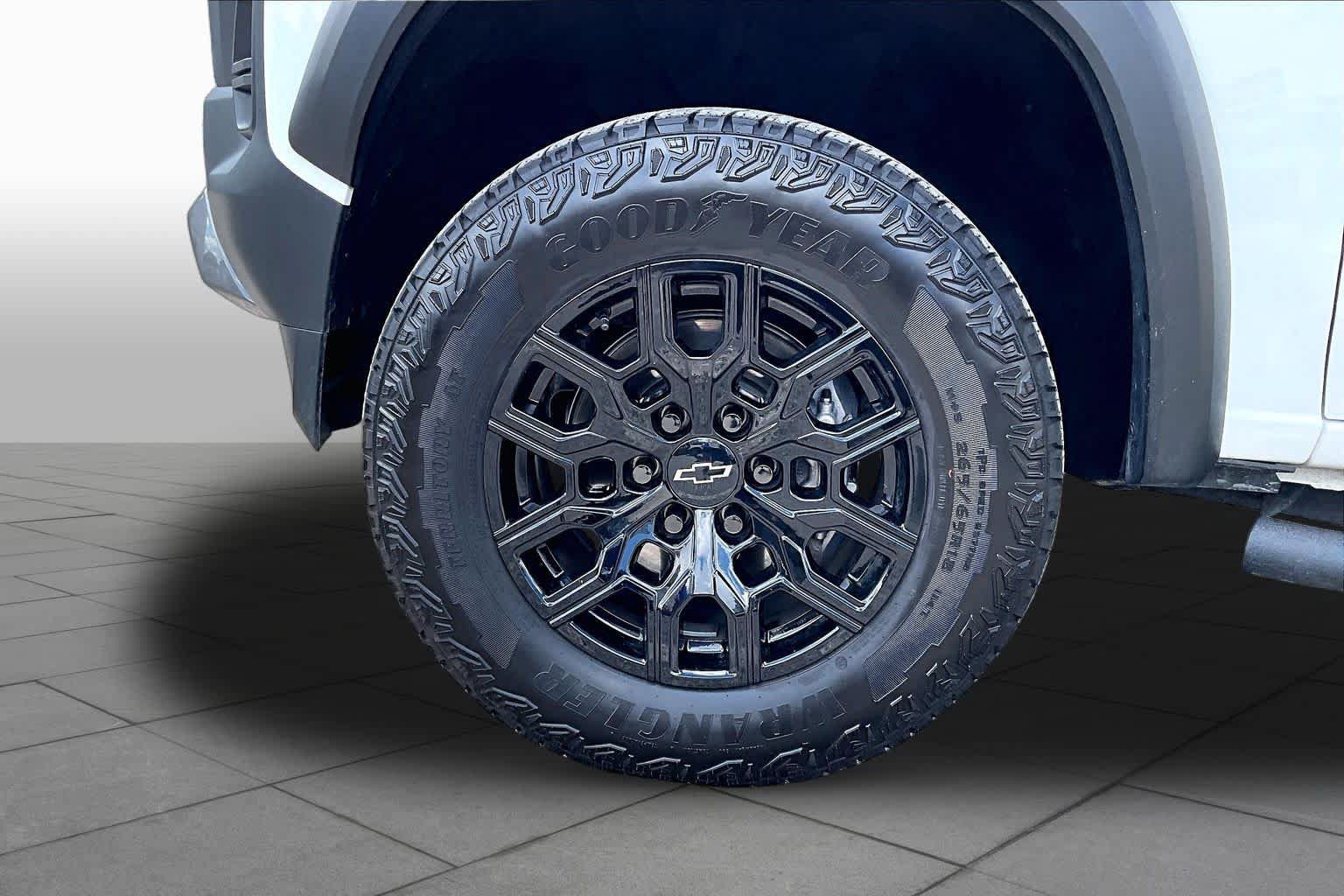 Used 2024 Chevrolet Colorado Trail Boss w/ Advanced Trailering Package AWD/4WD image 13