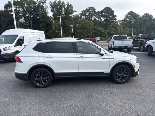 Used 2023 Volkswagen Tiguan SE FWD image 2