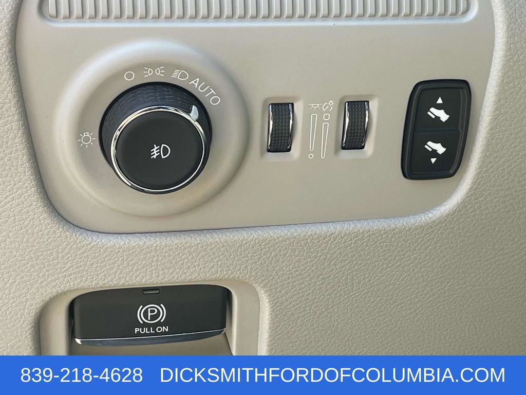 Used 2024 Jeep Wagoneer Series II w/ HD Trailer Tow Package image 17