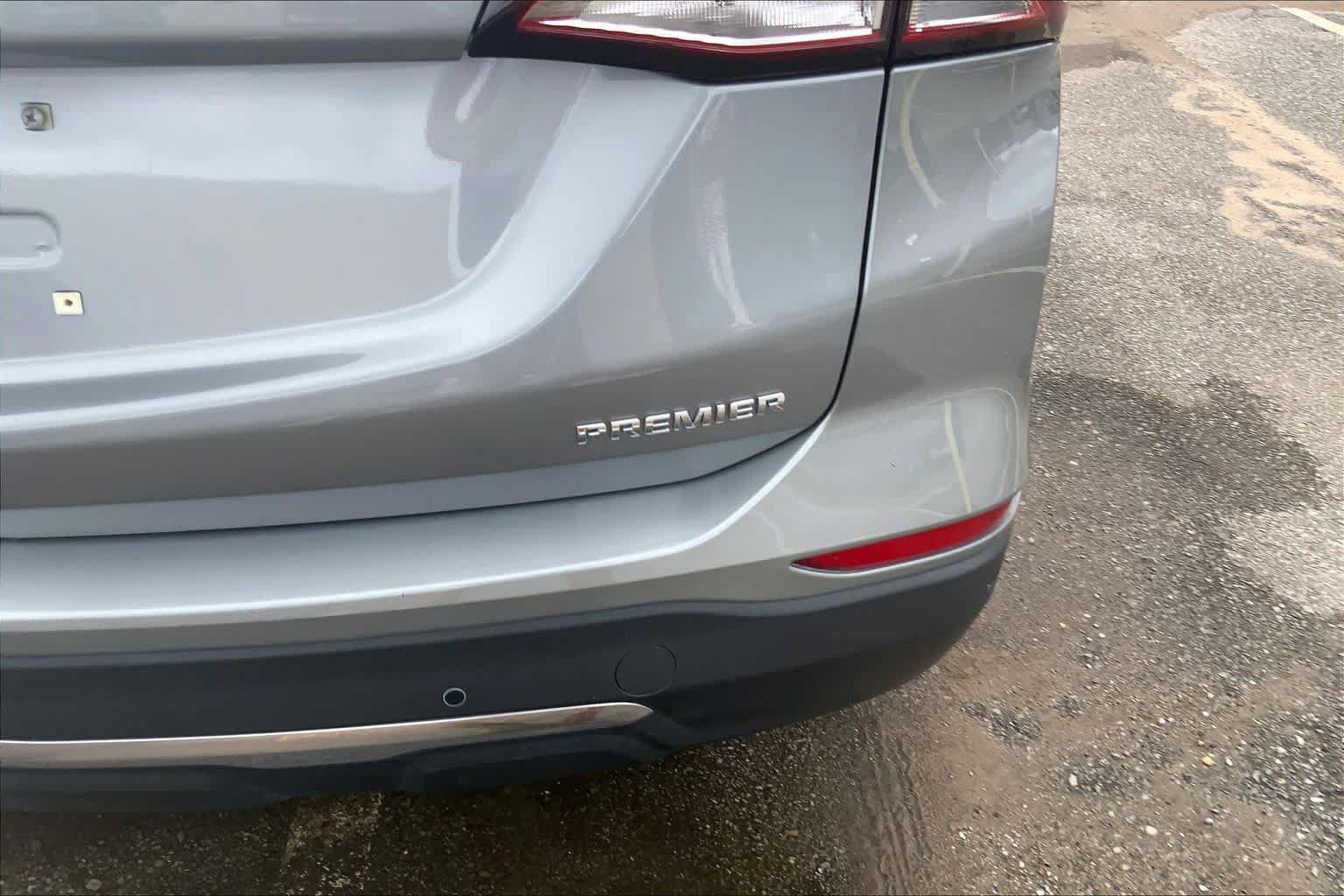 Used 2024 Chevrolet Equinox Premier FWD image 10