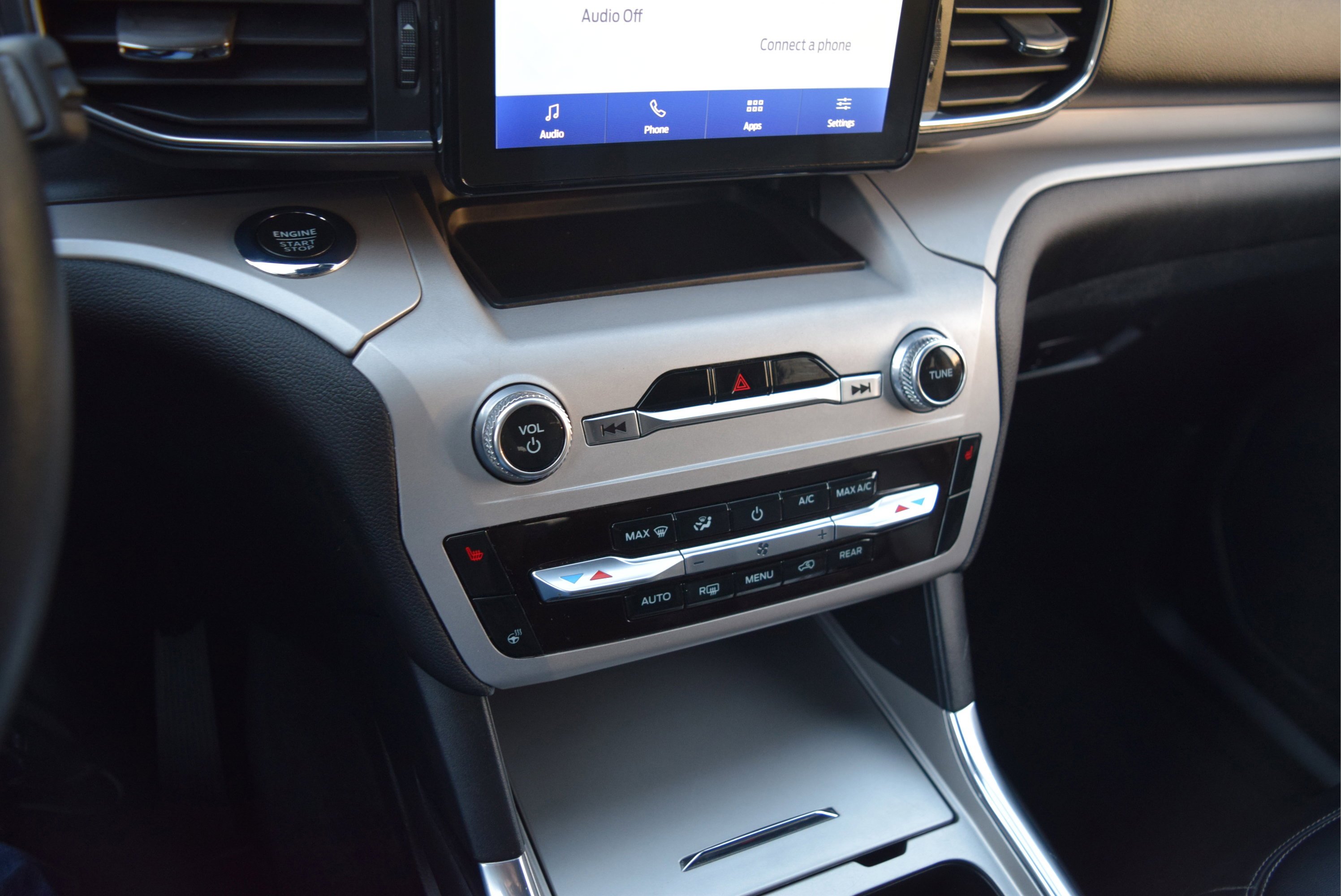 Certified 2023 Ford Explorer XLT w/ Equipment Group 202A image 15