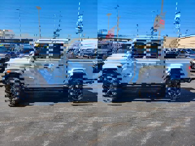 Used 2025 Jeep Gladiator Sport AWD/4WD image 3