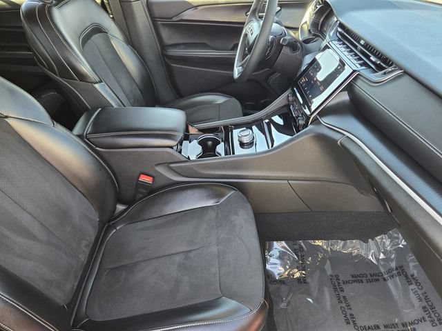 Used 2023 Jeep Grand Cherokee L Laredo RWD image 13