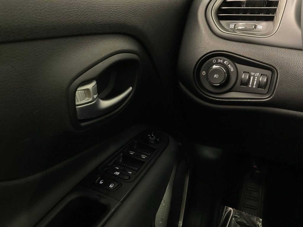 Used 2022 Jeep Renegade Limited w/ Sun, Sound & Wheels Group image 19