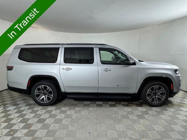 Used 2024 Jeep Wagoneer L Series II RWD image 2