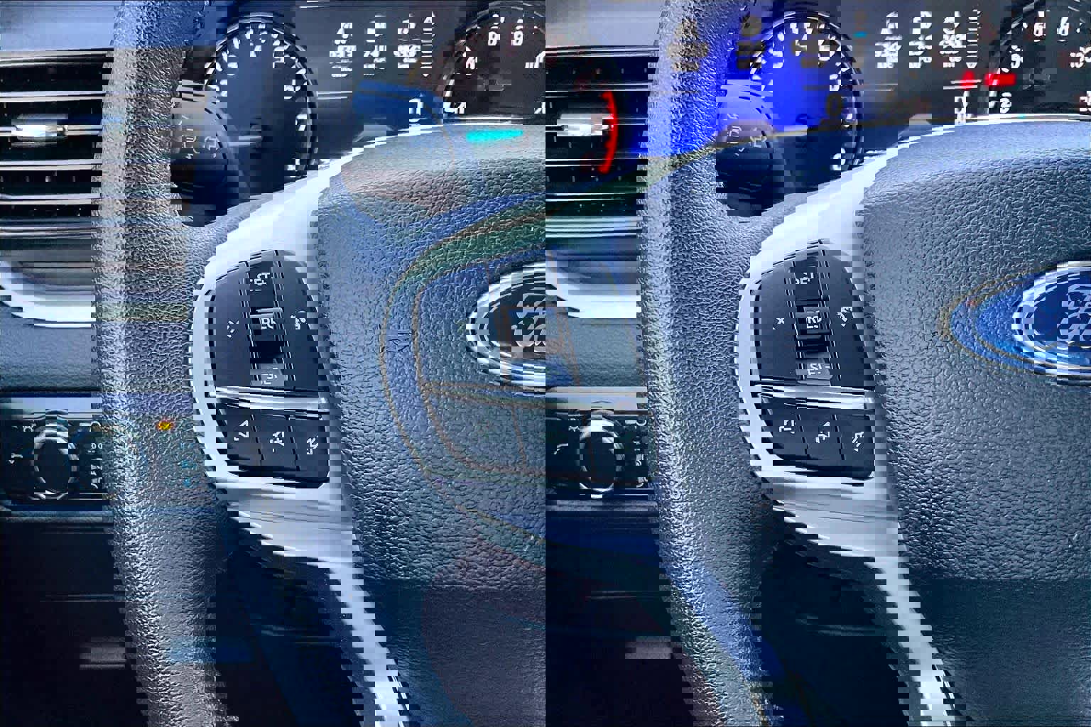 Certified 2024 Ford Explorer XLT image 27