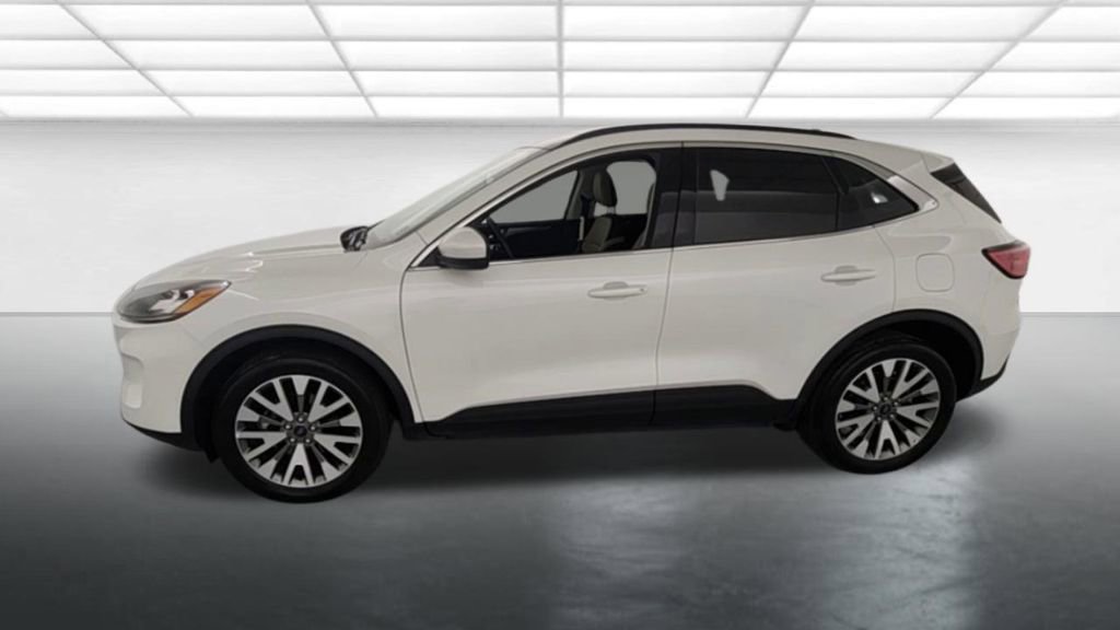 Certified 2022 Ford Escape Titanium w/ Class II Trailer Tow Package image 4