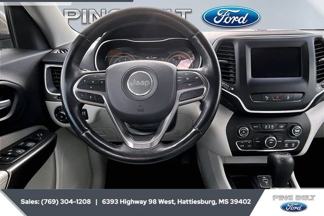 Used 2021 Jeep Cherokee Latitude Plus w/ Mopar Interior Package image 8